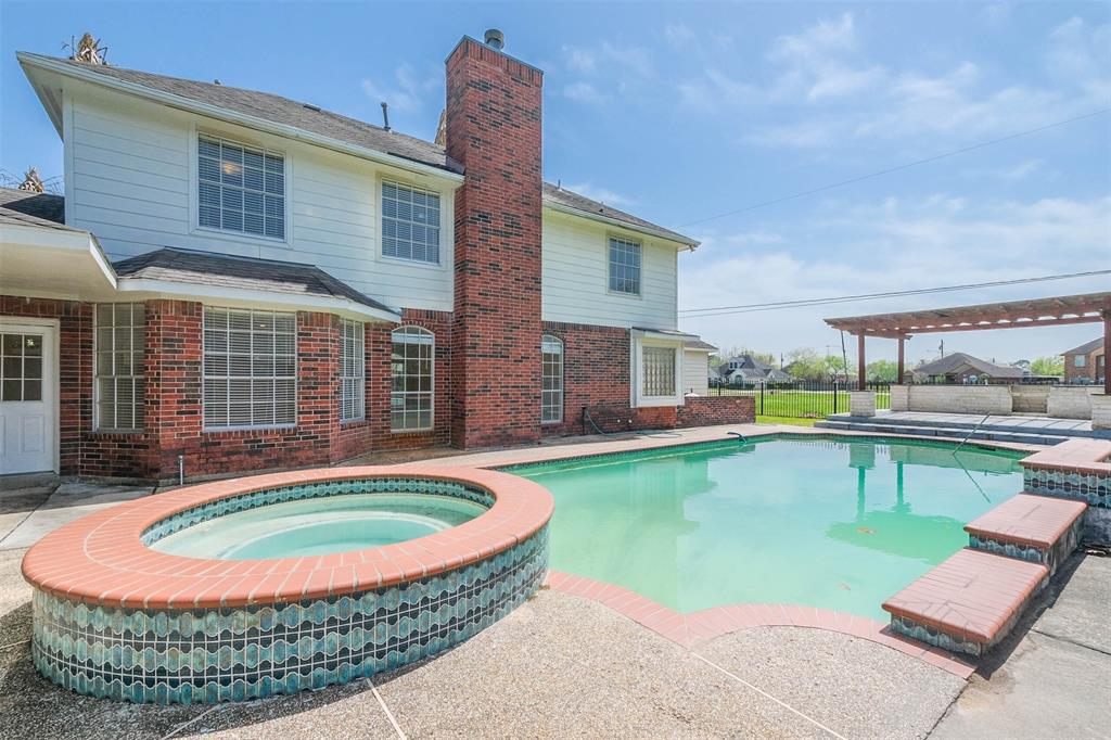 10404 2 Wingtip Drive, Houston, Texas 77075, 5 Bedrooms Bedrooms, 15 Rooms Rooms,4 BathroomsBathrooms,Single-family,For Sale,Wingtip,87807753