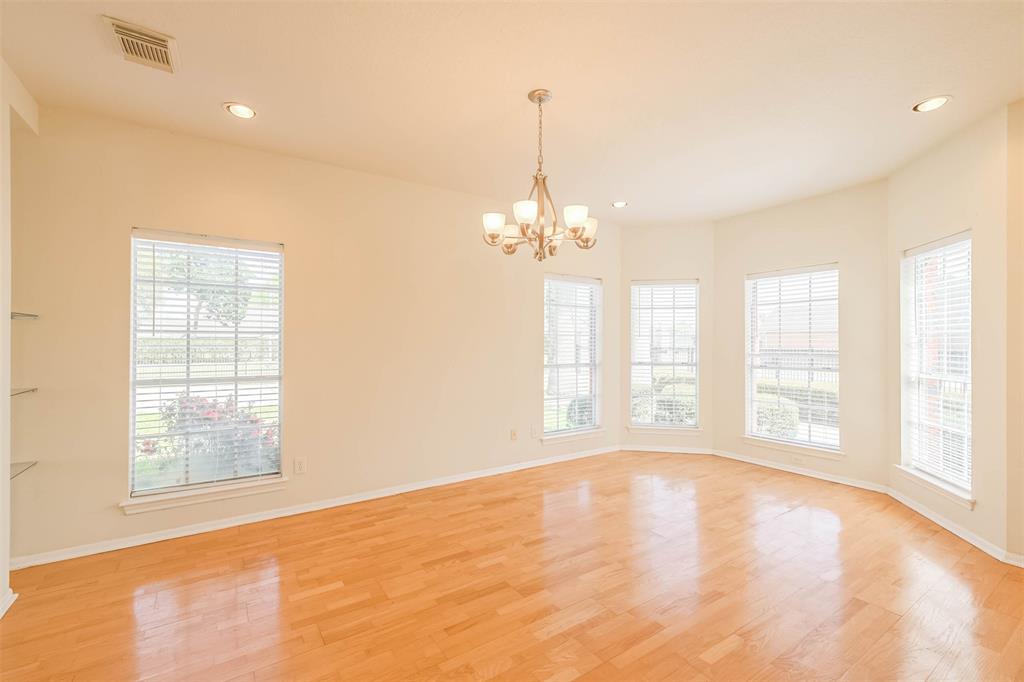 10404 2 Wingtip Drive, Houston, Texas 77075, 5 Bedrooms Bedrooms, 15 Rooms Rooms,4 BathroomsBathrooms,Single-family,For Sale,Wingtip,87807753