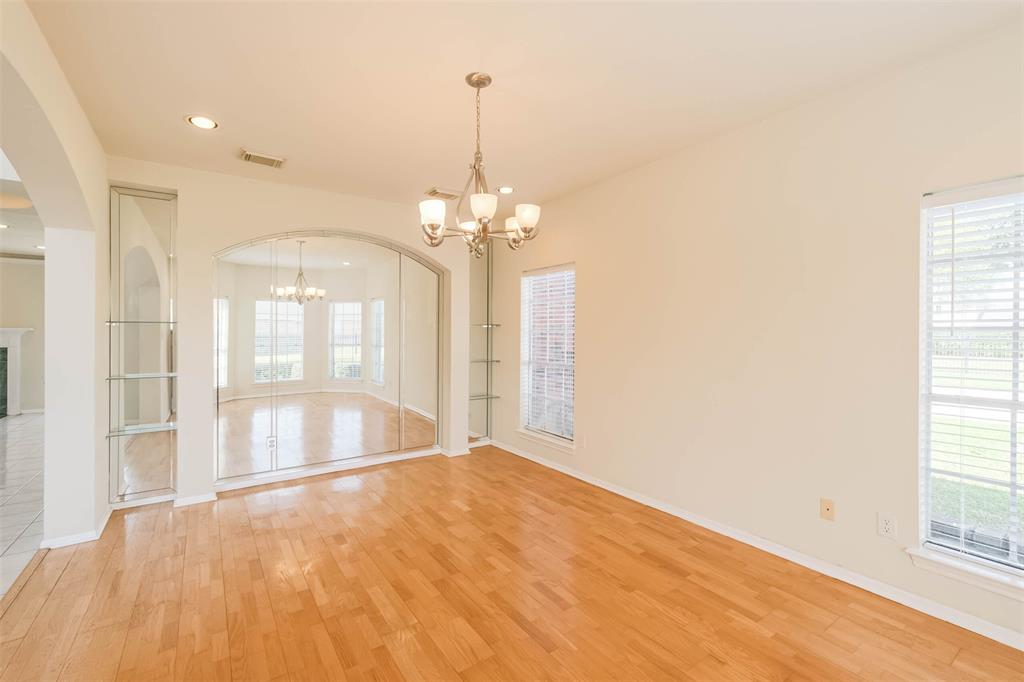 10404 2 Wingtip Drive, Houston, Texas 77075, 5 Bedrooms Bedrooms, 15 Rooms Rooms,4 BathroomsBathrooms,Single-family,For Sale,Wingtip,87807753