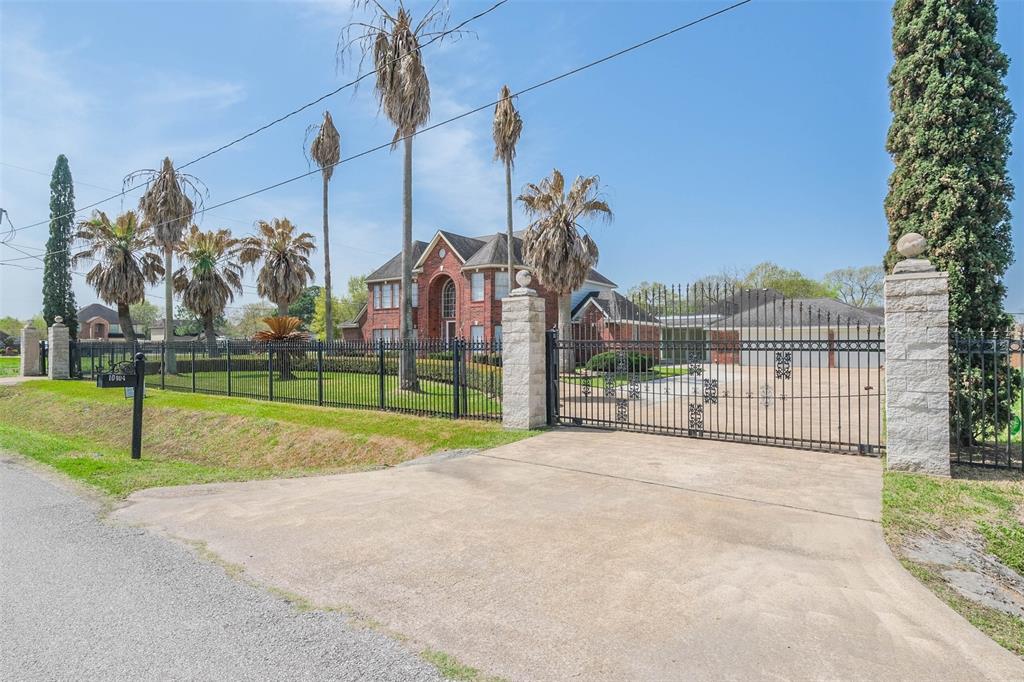 10404 2 Wingtip Drive, Houston, Texas 77075, 5 Bedrooms Bedrooms, 15 Rooms Rooms,4 BathroomsBathrooms,Single-family,For Sale,Wingtip,87807753