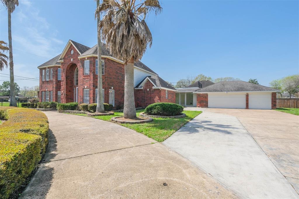 10404 2 Wingtip Drive, Houston, Texas 77075, 5 Bedrooms Bedrooms, 15 Rooms Rooms,4 BathroomsBathrooms,Single-family,For Sale,Wingtip,87807753