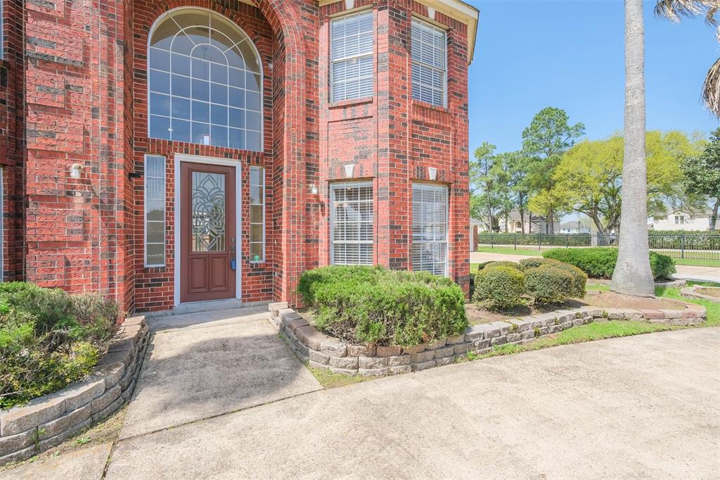 10404 2 Wingtip Drive, Houston, Texas 77075, 5 Bedrooms Bedrooms, 15 Rooms Rooms,4 BathroomsBathrooms,Single-family,For Sale,Wingtip,87807753