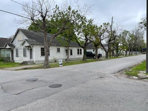 507, 5500 1 Altic, /Texas Street, Houston, Texas 77011, 4 Bedrooms Bedrooms, 4 Rooms Rooms,3 BathroomsBathrooms,Single-family,For Sale,Altic,/Texas,83545753
