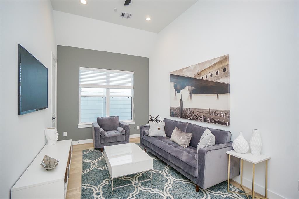 10965 2 Fire Creek Drive, Houston, Texas 77043, 3 Bedrooms Bedrooms, 6 Rooms Rooms,2 BathroomsBathrooms,Single-family,For Sale,Fire Creek,58285862