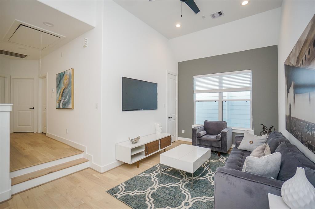 10965 2 Fire Creek Drive, Houston, Texas 77043, 3 Bedrooms Bedrooms, 6 Rooms Rooms,2 BathroomsBathrooms,Single-family,For Sale,Fire Creek,58285862