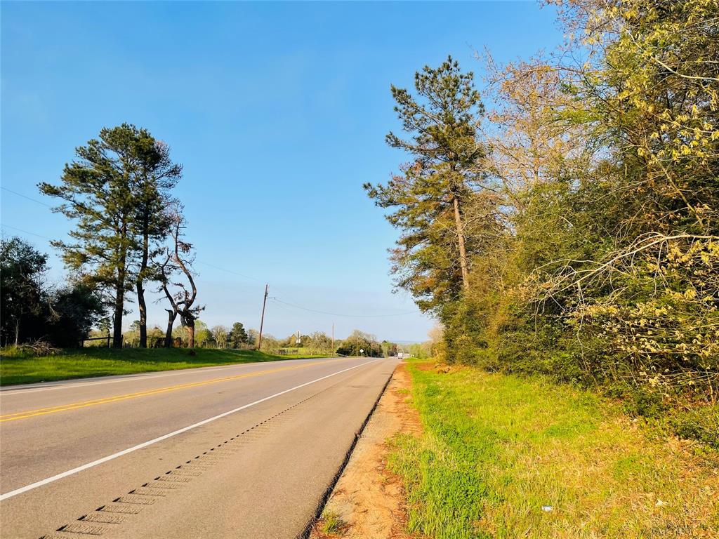 10AC HWY 79 Oakwood, Texas Oakwood 10+/-AC - Great location being just outside of Oakwood on HWY 79. This property sits a top one of the highest hills in the area with a view as far as the eye can see.
The property has electric on site as well as as a neat old Homestead house and barn that has not been touched in years.
The property is ideal for someone wanting to be close to town with opportunity to have a home/business location.
Great Investment Property.