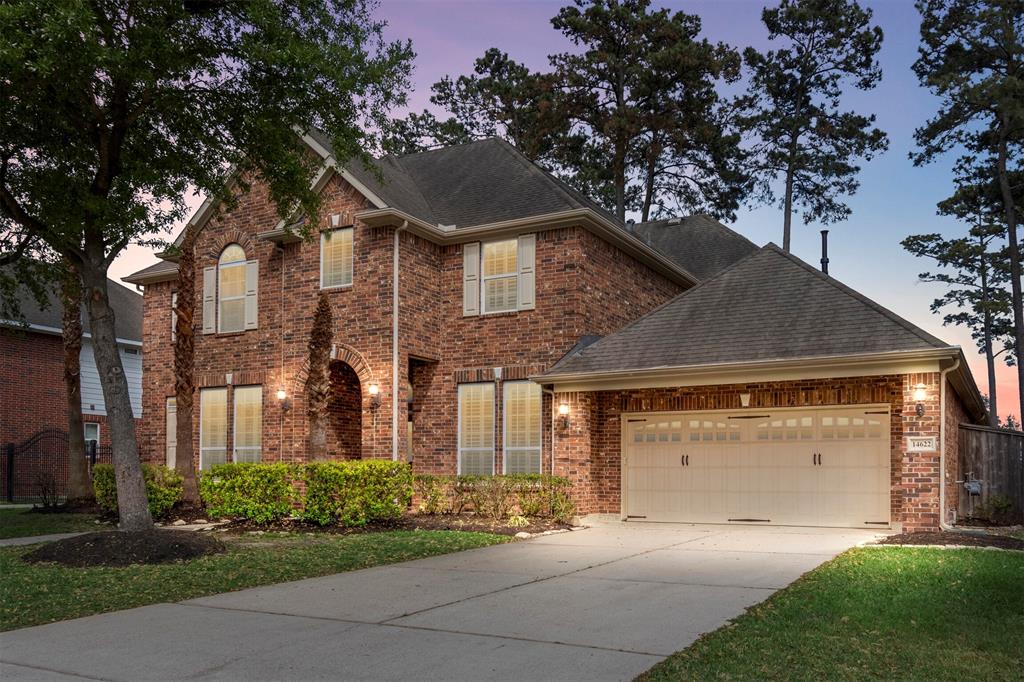 14622 Wood Thorn Court Humble, Texas Stunning and spacious 4 bedroom home located on a cul-de-sac street of well desired Fall Creek Master Planned Community (Home of the PGA tour hosted Golf Club of Houston). This home is walking distance to Fall Creek Elementary, and many of the community amenities (pool, tennis courts, clubhouse, & walking trails), & has quick driving access to the SH Parkway. You'll love the functional, spacious floor plan with high ceilings (especially in the Family Room), & bonus rooms (den downstairs, extra room upstairs) that this lovely home offers. The owners added several upgrades when the home was built including, Custom shutters, hand scraped hickory engineered wood floors, central vacuum system, outdoor kitchen, Johns Manville Spider blow-in insulation, manibloc & pex plumbing system, & custom Maple Benedettini Cabinetry. Recent updates include: Fresh interior paint throughout the home, new carpet with upgraded memory foam padding, & a Rinnai tankless water heater. Thank you for visiting!