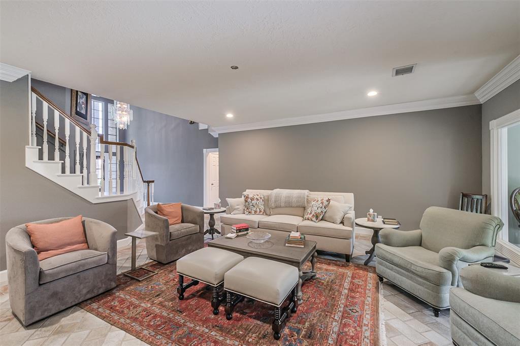 906 Bayou Parkway, Houston, TX 77077