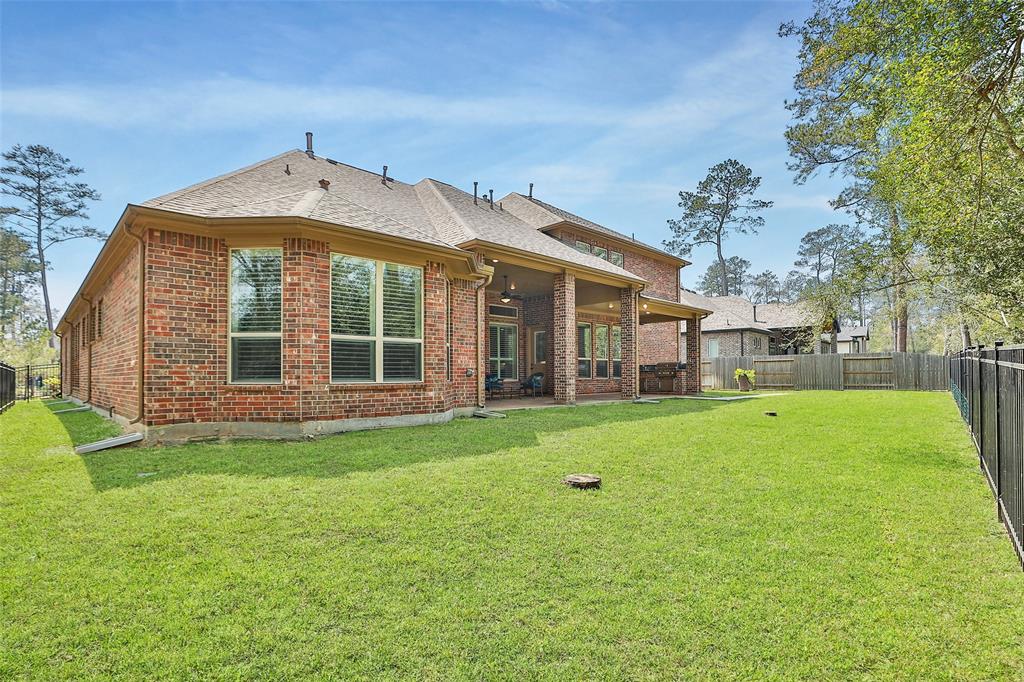 1002 Village Shores Lane, Pinehurst, TX 77362