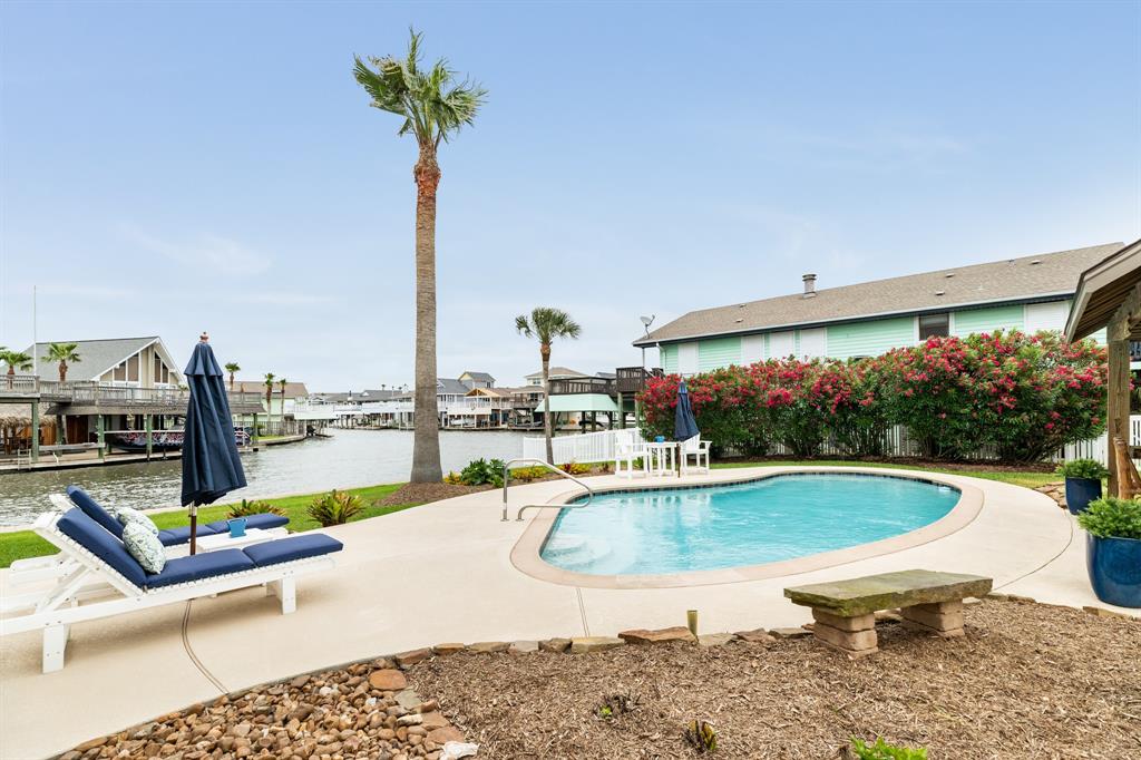 1302 Tiki Drive, Tiki Island, TX 77554