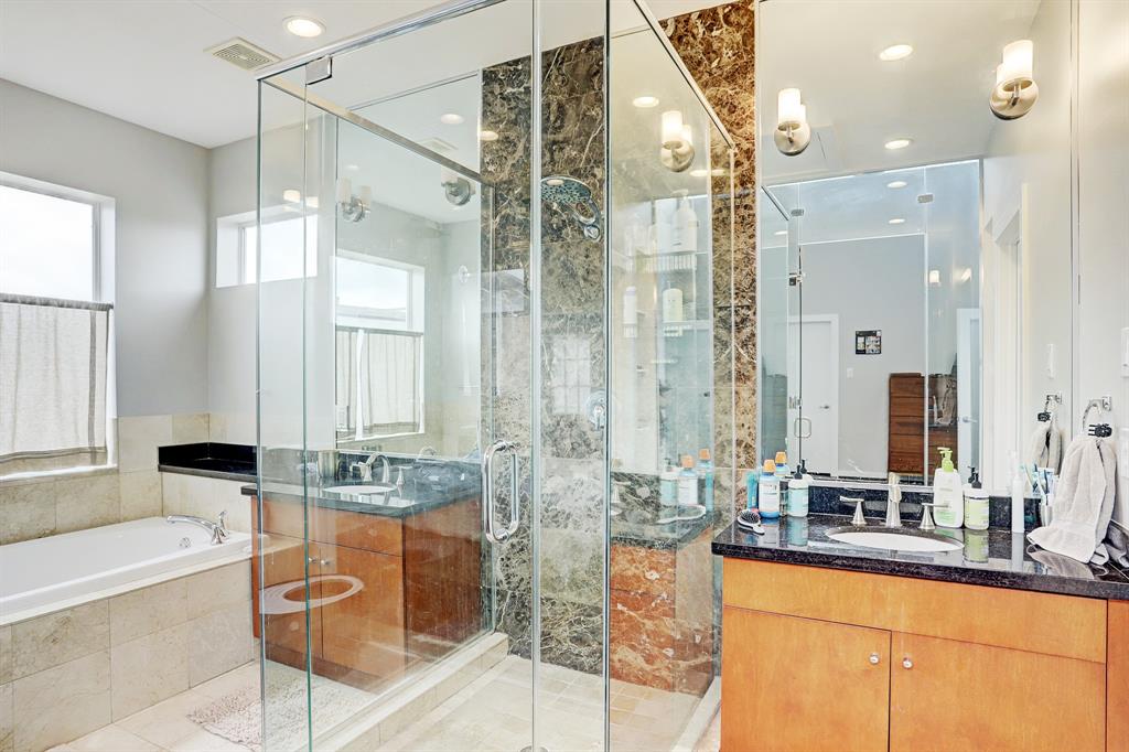 1803 3 Oneil Street, Houston, Texas 77019, 2 Bedrooms Bedrooms, 2 Rooms Rooms,2 BathroomsBathrooms,Townhouse/condo,For Sale,Oneil,58624201