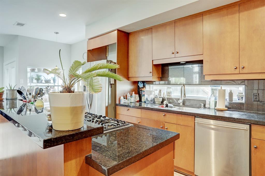1803 3 Oneil Street, Houston, Texas 77019, 2 Bedrooms Bedrooms, 2 Rooms Rooms,2 BathroomsBathrooms,Townhouse/condo,For Sale,Oneil,58624201
