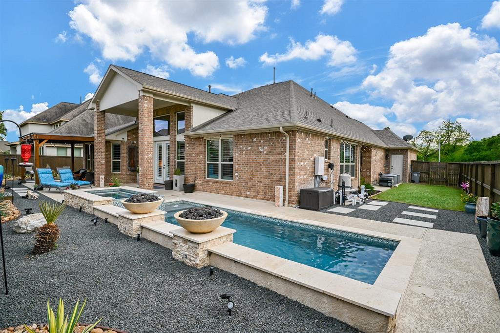 4822 Legend Creek Drive, Fulshear, TX 77441