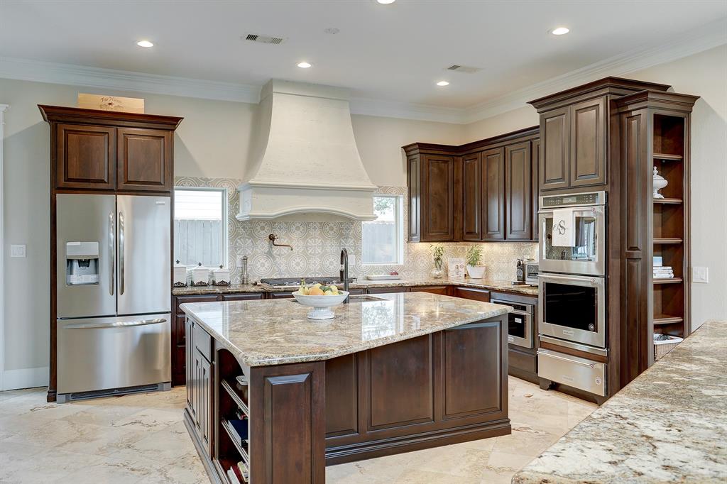 730 2 30th Street, Houston, Texas 77018, 5 Bedrooms Bedrooms, 11 Rooms Rooms,5 BathroomsBathrooms,Single-family,For Sale,30th,80561905