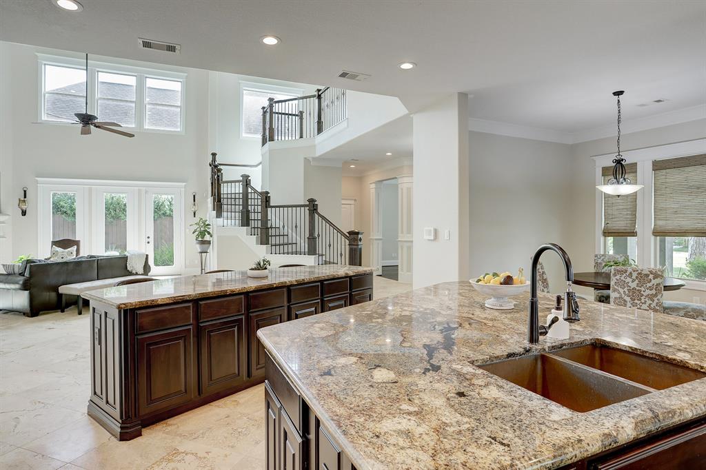 730 2 30th Street, Houston, Texas 77018, 5 Bedrooms Bedrooms, 11 Rooms Rooms,5 BathroomsBathrooms,Single-family,For Sale,30th,80561905