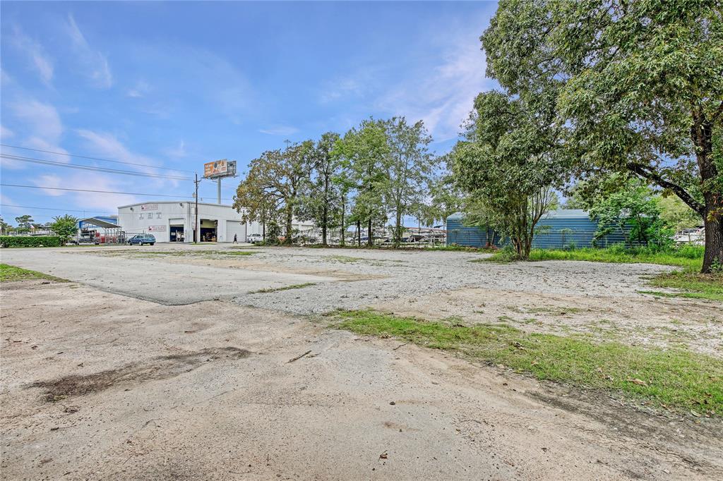 305 1 AUSTIN Road, Conroe, Texas 77301, 2 Bedrooms Bedrooms, 7 Rooms Rooms,3 BathroomsBathrooms,Country Homes/acreage,For Sale,AUSTIN,80403307