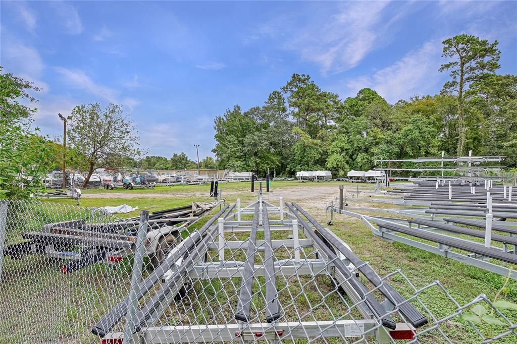 305 1 AUSTIN Road, Conroe, Texas 77301, 2 Bedrooms Bedrooms, 7 Rooms Rooms,3 BathroomsBathrooms,Country Homes/acreage,For Sale,AUSTIN,80403307