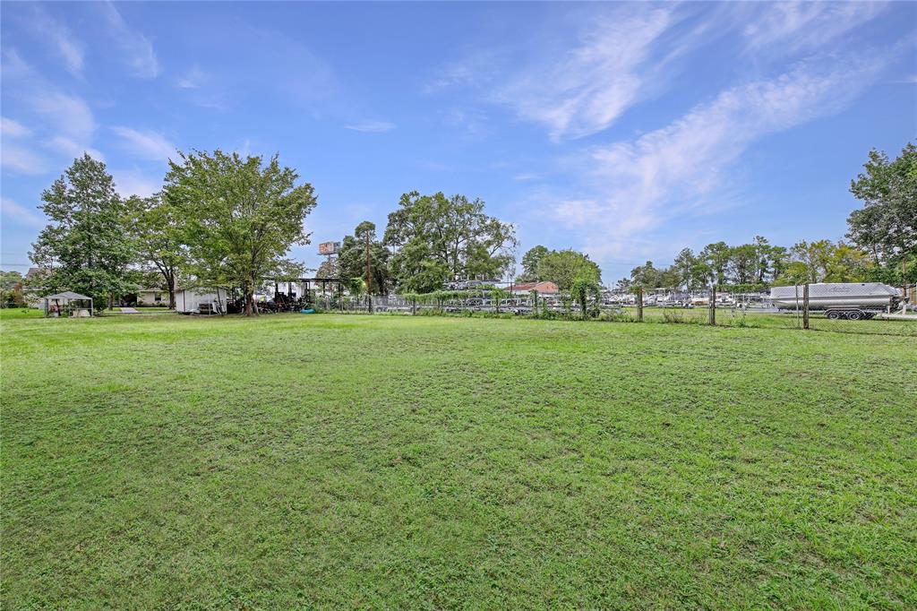305 1 AUSTIN Road, Conroe, Texas 77301, 2 Bedrooms Bedrooms, 7 Rooms Rooms,3 BathroomsBathrooms,Country Homes/acreage,For Sale,AUSTIN,80403307