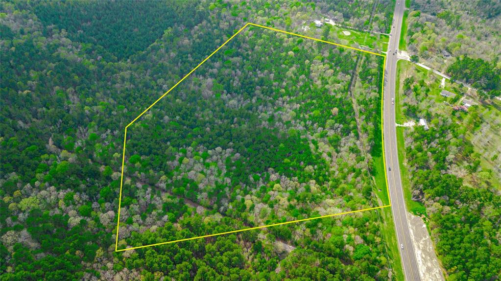 3926 US 190 Point Blank, Texas Versatile property situated on US 190W in Point Blank. Located in San Jacinto County, just minutes away from the Trinity River/Lake Livingston. This property is in a prime location for commercial or residential use. The property boasts road frontage on US 190.