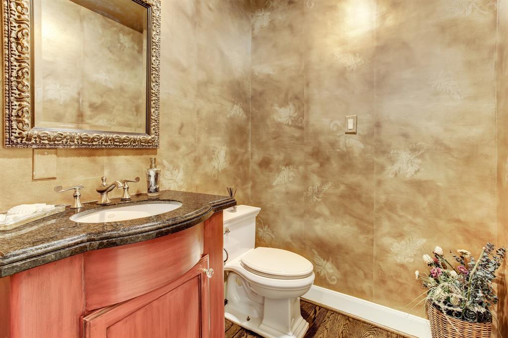 990 2 Post Oak Lane, Houston, Texas 77056, 3 Bedrooms Bedrooms, 9 Rooms Rooms,4 BathroomsBathrooms,Single-family,For Sale,Post Oak,70617142