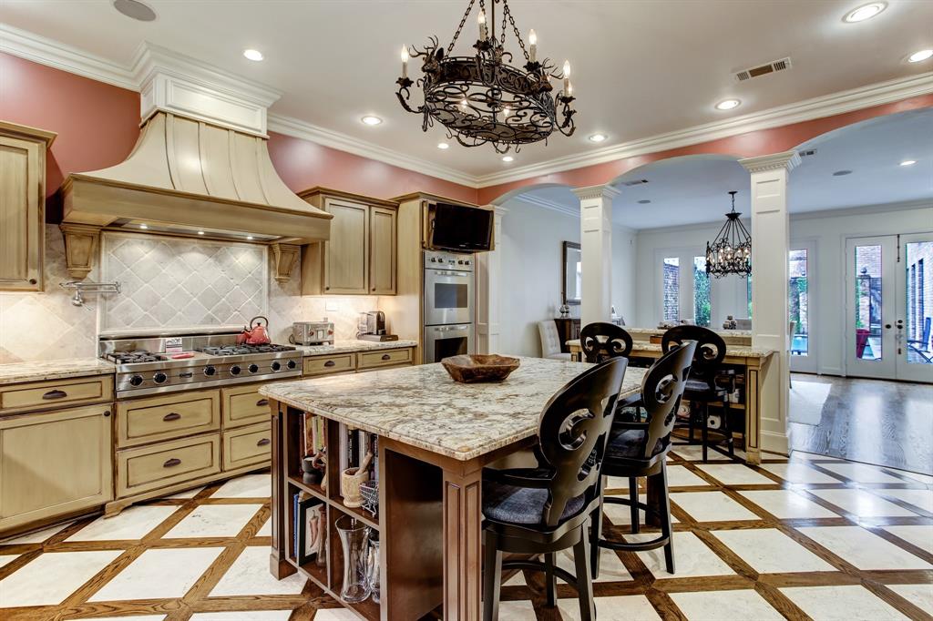 990 2 Post Oak Lane, Houston, Texas 77056, 3 Bedrooms Bedrooms, 9 Rooms Rooms,4 BathroomsBathrooms,Single-family,For Sale,Post Oak,70617142