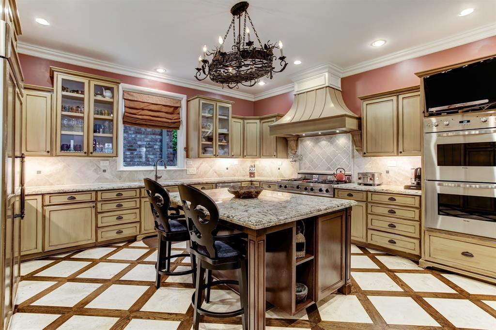990 2 Post Oak Lane, Houston, Texas 77056, 3 Bedrooms Bedrooms, 9 Rooms Rooms,4 BathroomsBathrooms,Single-family,For Sale,Post Oak,70617142