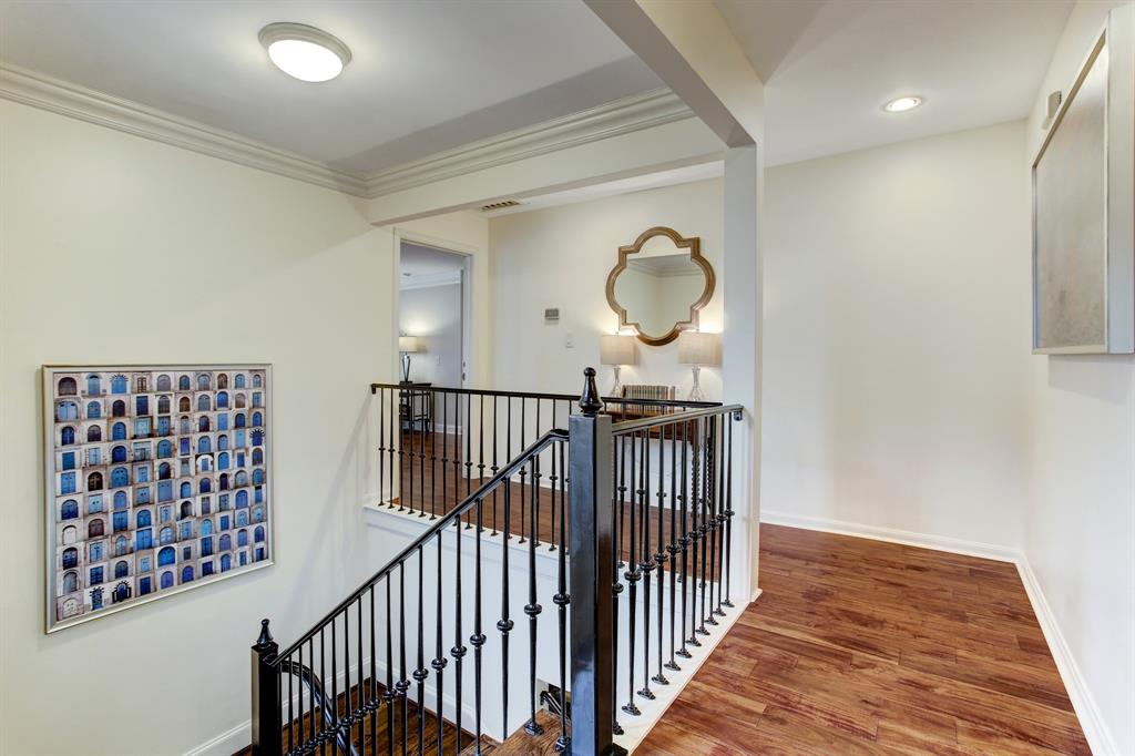 990 2 Post Oak Lane, Houston, Texas 77056, 3 Bedrooms Bedrooms, 9 Rooms Rooms,4 BathroomsBathrooms,Single-family,For Sale,Post Oak,70617142