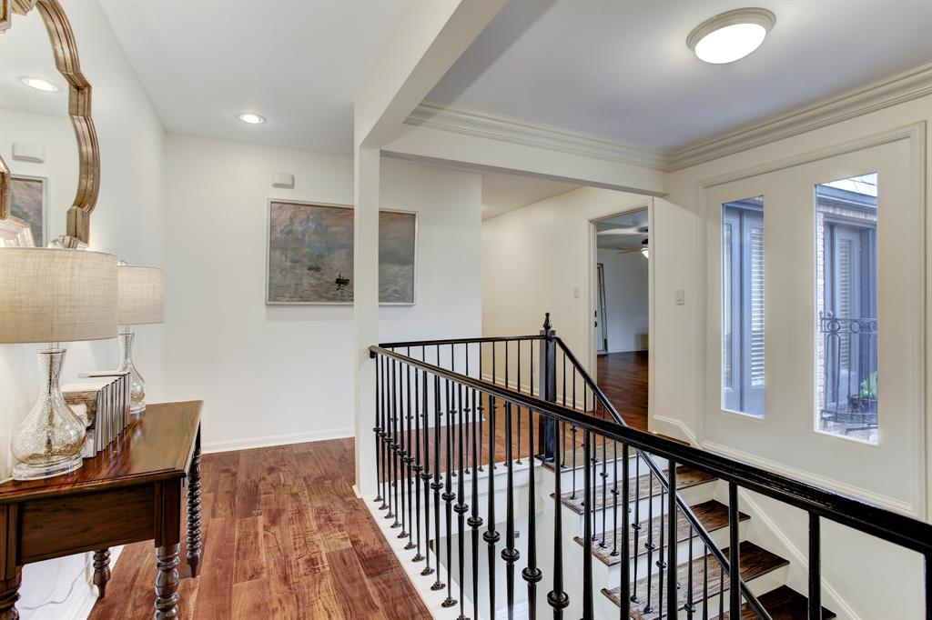 990 2 Post Oak Lane, Houston, Texas 77056, 3 Bedrooms Bedrooms, 9 Rooms Rooms,4 BathroomsBathrooms,Single-family,For Sale,Post Oak,70617142