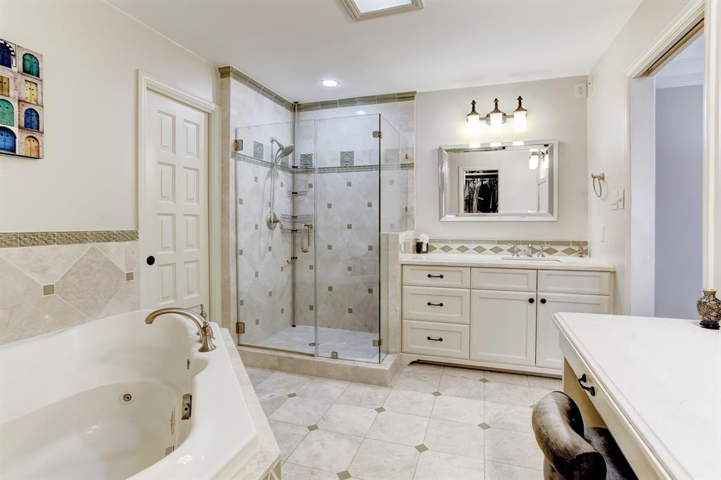 990 2 Post Oak Lane, Houston, Texas 77056, 3 Bedrooms Bedrooms, 9 Rooms Rooms,4 BathroomsBathrooms,Single-family,For Sale,Post Oak,70617142