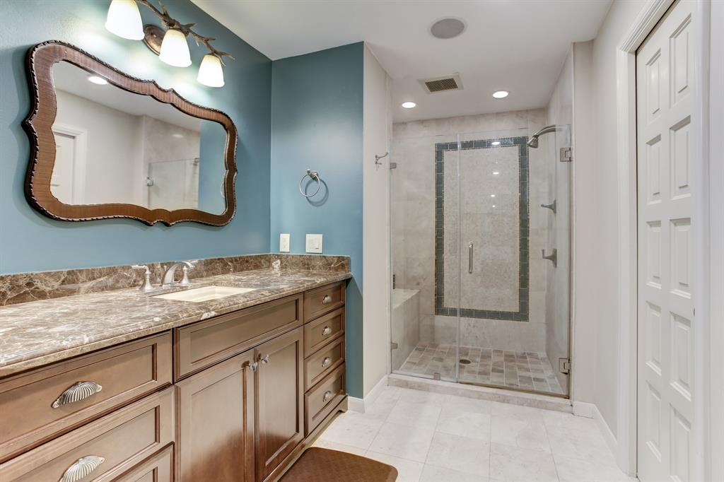 990 2 Post Oak Lane, Houston, Texas 77056, 3 Bedrooms Bedrooms, 9 Rooms Rooms,4 BathroomsBathrooms,Single-family,For Sale,Post Oak,70617142