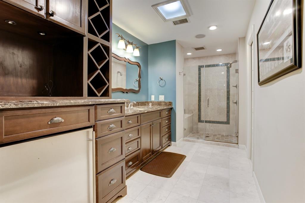 990 2 Post Oak Lane, Houston, Texas 77056, 3 Bedrooms Bedrooms, 9 Rooms Rooms,4 BathroomsBathrooms,Single-family,For Sale,Post Oak,70617142