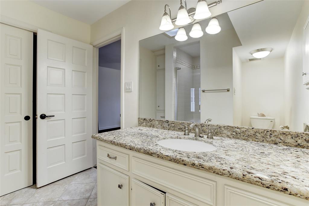 990 2 Post Oak Lane, Houston, Texas 77056, 3 Bedrooms Bedrooms, 9 Rooms Rooms,4 BathroomsBathrooms,Single-family,For Sale,Post Oak,70617142