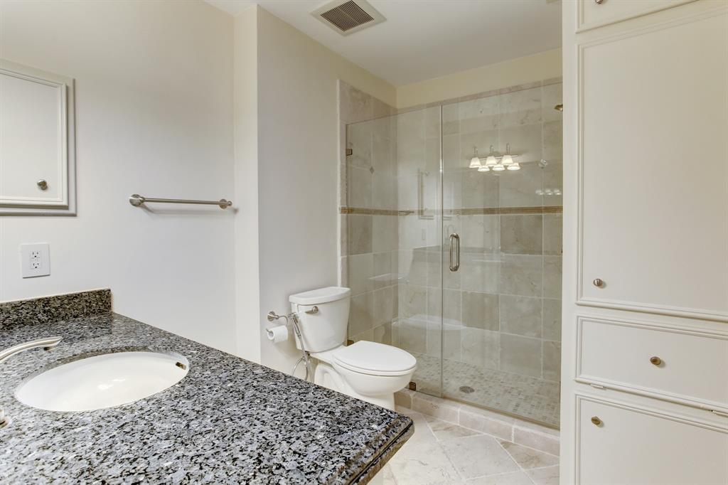 990 2 Post Oak Lane, Houston, Texas 77056, 3 Bedrooms Bedrooms, 9 Rooms Rooms,4 BathroomsBathrooms,Single-family,For Sale,Post Oak,70617142