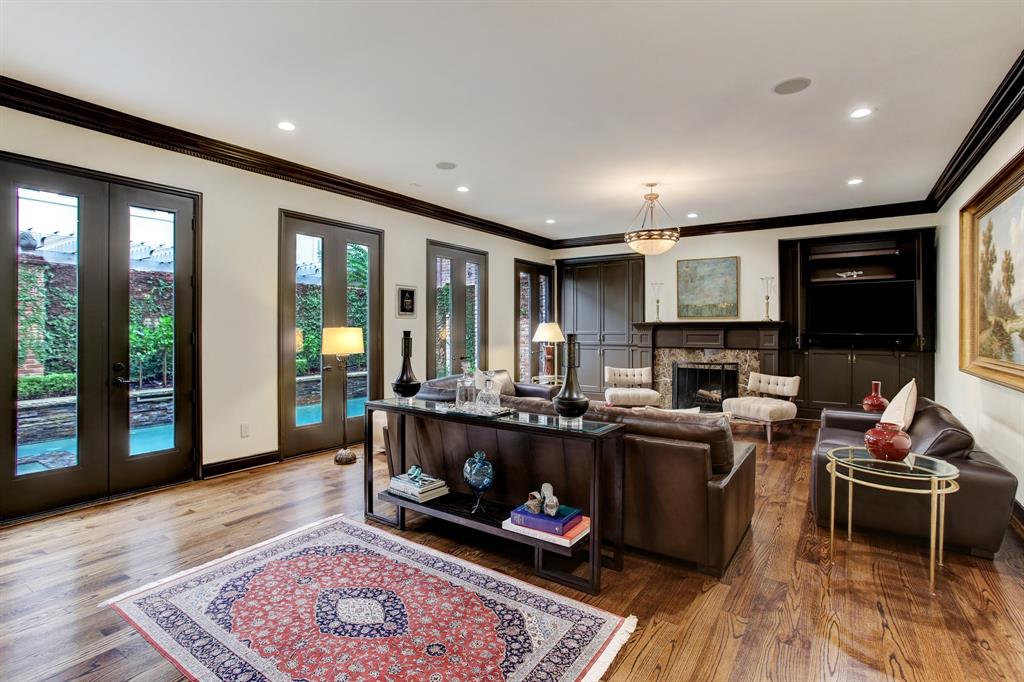 990 2 Post Oak Lane, Houston, Texas 77056, 3 Bedrooms Bedrooms, 9 Rooms Rooms,4 BathroomsBathrooms,Single-family,For Sale,Post Oak,70617142