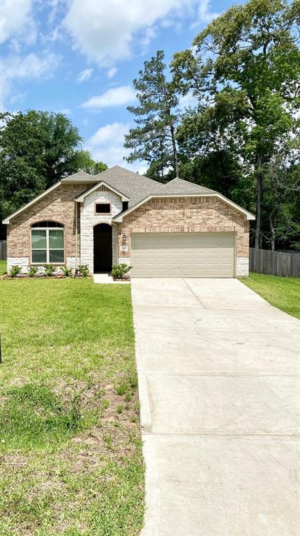 55 Beaconsfield Drive Magnolia, Texas Beautiful, one story home, with stainless steel appliances that in include refrigerator, washer and dryer. 42" kitchen cabinets, and granite countertops. The kitchen over looks the living room. Carpet and tile flooring with 2 ceiling fans. There are 3 full bathrooms and 4 bedroom all of great size. You will fall in love with the huge back yard that is fully fenced over looking the woods. Great for BBQ's and family get togethers.