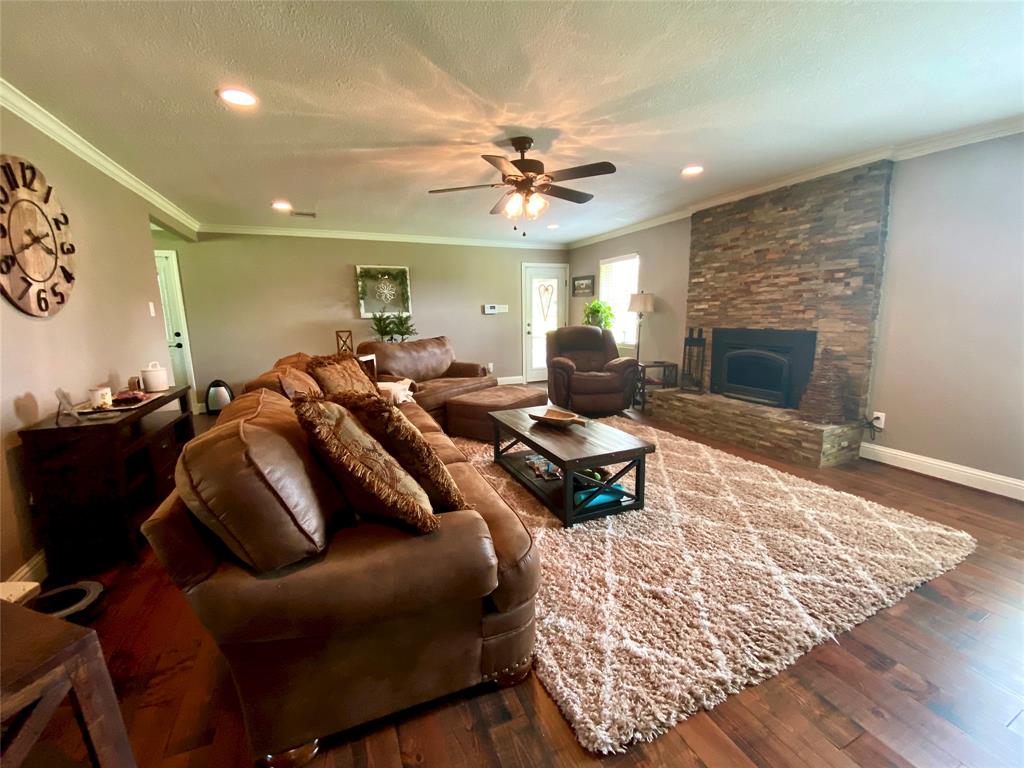909 1 Baker Rd, Rosenberg, Texas 77471, 3 Bedrooms Bedrooms, 5 Rooms Rooms,2 BathroomsBathrooms,Country Homes/acreage,For Sale,Baker Rd,68498631