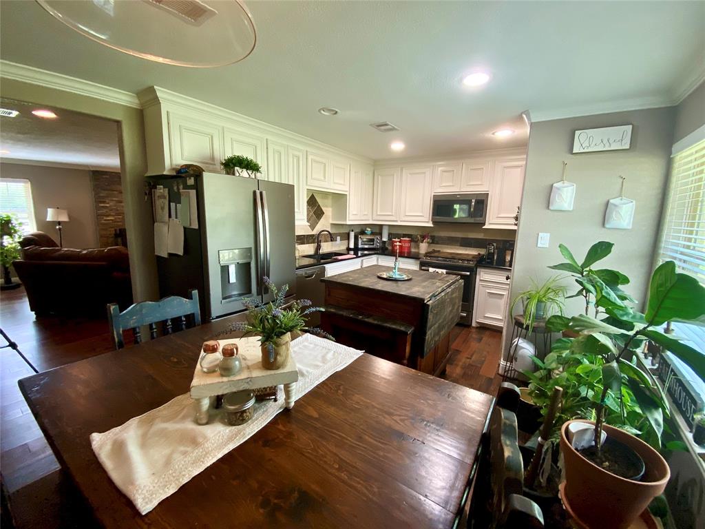 909 1 Baker Rd, Rosenberg, Texas 77471, 3 Bedrooms Bedrooms, 5 Rooms Rooms,2 BathroomsBathrooms,Country Homes/acreage,For Sale,Baker Rd,68498631
