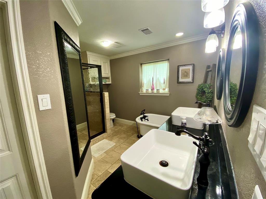 909 1 Baker Rd, Rosenberg, Texas 77471, 3 Bedrooms Bedrooms, 5 Rooms Rooms,2 BathroomsBathrooms,Country Homes/acreage,For Sale,Baker Rd,68498631