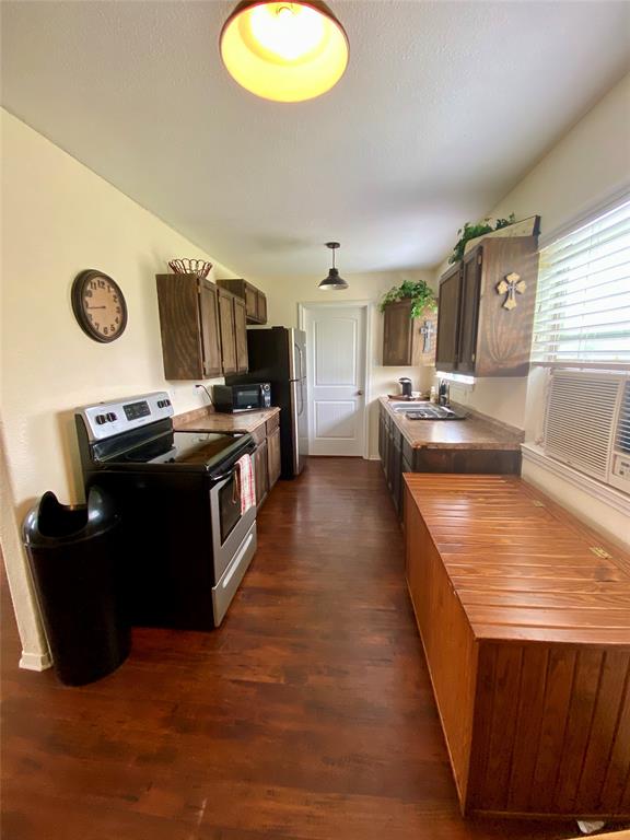 909 1 Baker Rd, Rosenberg, Texas 77471, 3 Bedrooms Bedrooms, 5 Rooms Rooms,2 BathroomsBathrooms,Country Homes/acreage,For Sale,Baker Rd,68498631