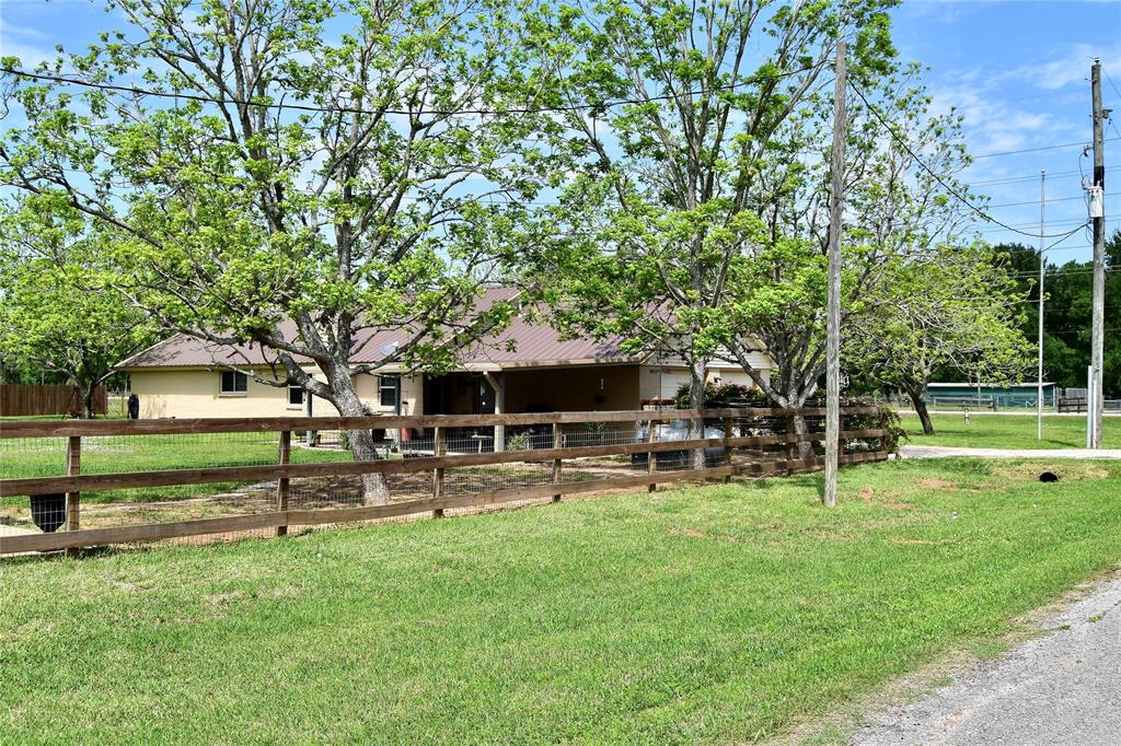 909 1 Baker Rd, Rosenberg, Texas 77471, 3 Bedrooms Bedrooms, 5 Rooms Rooms,2 BathroomsBathrooms,Country Homes/acreage,For Sale,Baker Rd,68498631