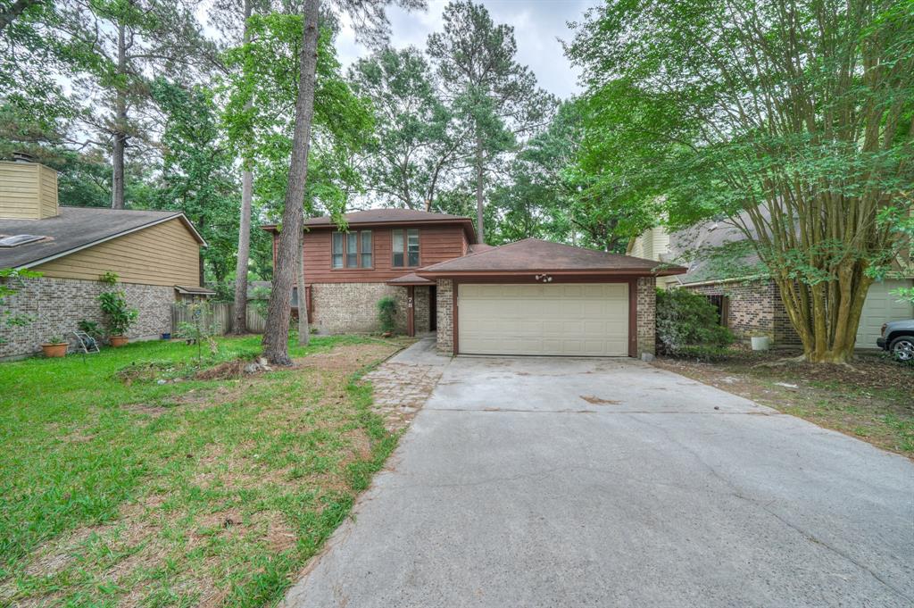78 Brookflower Road The Woodlands, Texas Spacious home in The Woodlands. Fully renovated and updated. This home offers a modern and sleek interior, wood plank tile flooring, black fireplace background gives this home a sheik appearance. Kitchen has updated stainless steel appliances and range hood plus bay windows and chandelier in dining area. All bedrooms have a walk in closet, they are very spacious rooms. Primary bathroom has double sinks, accent marble tile in shower. Spacious fenced backyard with deck.