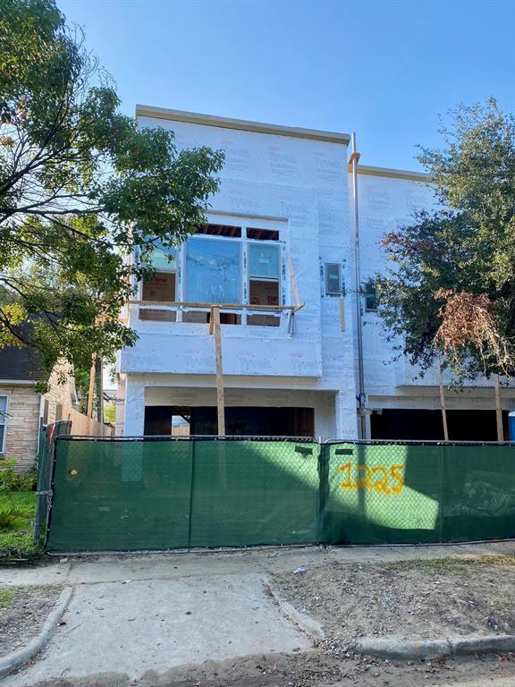 1225 2 CLAY Street, Houston, Texas 77019, 3 Bedrooms Bedrooms, 11 Rooms Rooms,2 BathroomsBathrooms,Single-family,For Sale,CLAY,53195246