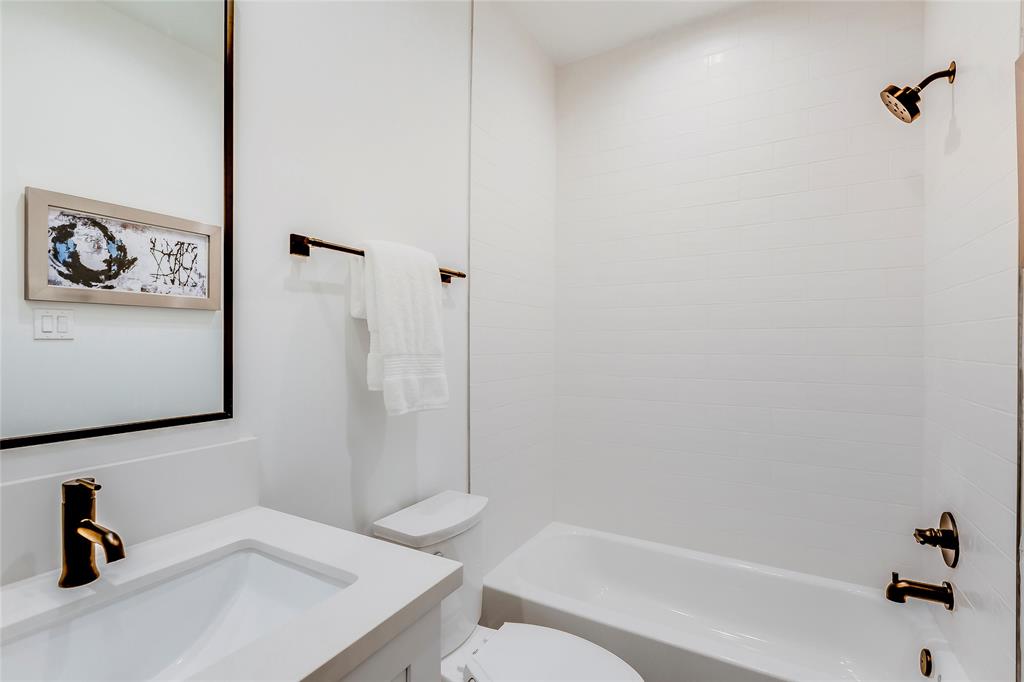 1225 2 CLAY Street, Houston, Texas 77019, 3 Bedrooms Bedrooms, 11 Rooms Rooms,2 BathroomsBathrooms,Single-family,For Sale,CLAY,53195246