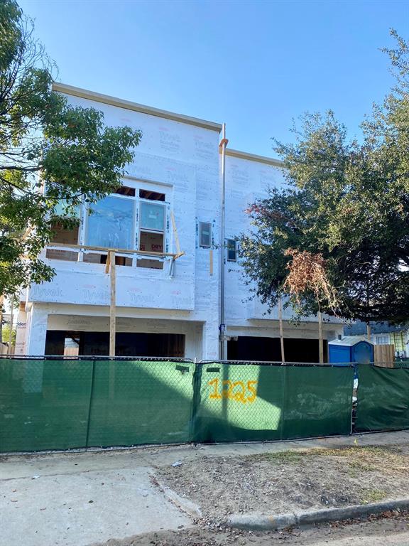 1225 2 CLAY Street, Houston, Texas 77019, 3 Bedrooms Bedrooms, 11 Rooms Rooms,2 BathroomsBathrooms,Single-family,For Sale,CLAY,53195246