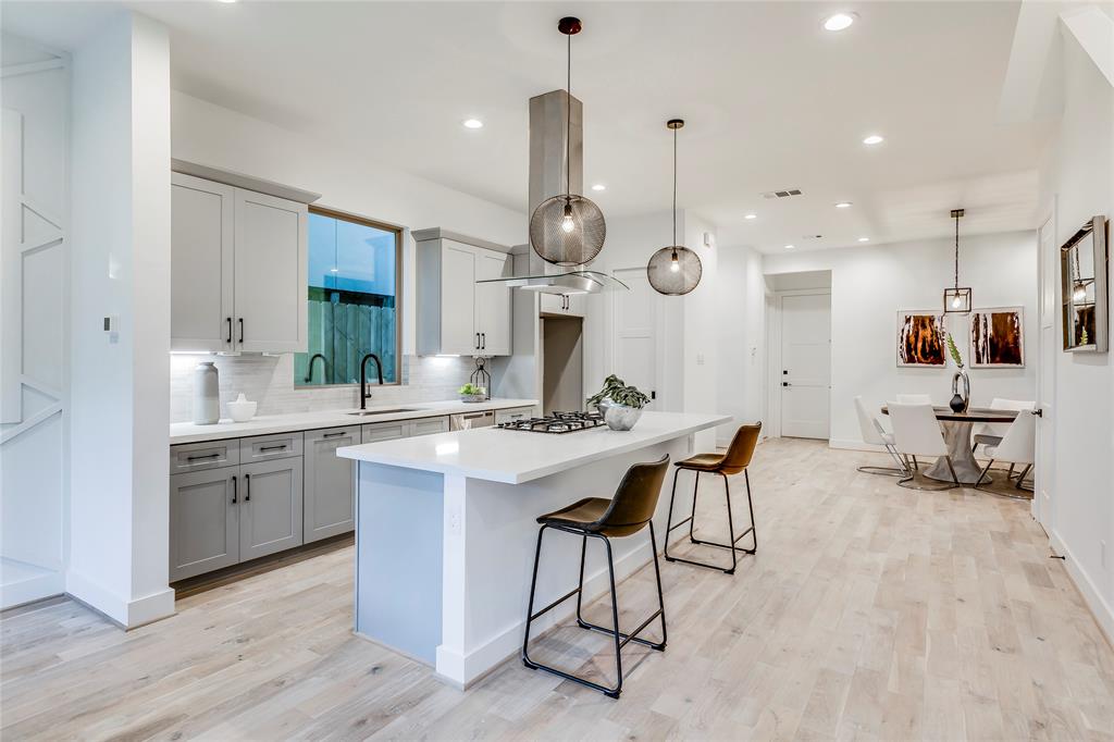 1225 2 CLAY Street, Houston, Texas 77019, 3 Bedrooms Bedrooms, 11 Rooms Rooms,2 BathroomsBathrooms,Single-family,For Sale,CLAY,53195246