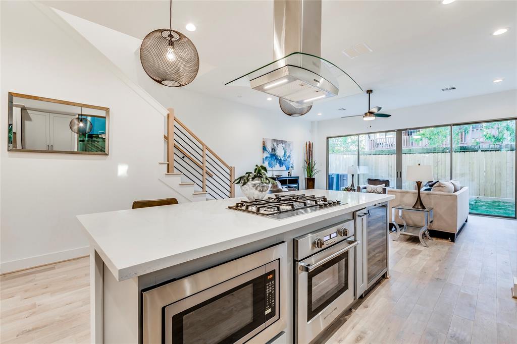 1225 2 CLAY Street, Houston, Texas 77019, 3 Bedrooms Bedrooms, 11 Rooms Rooms,2 BathroomsBathrooms,Single-family,For Sale,CLAY,53195246