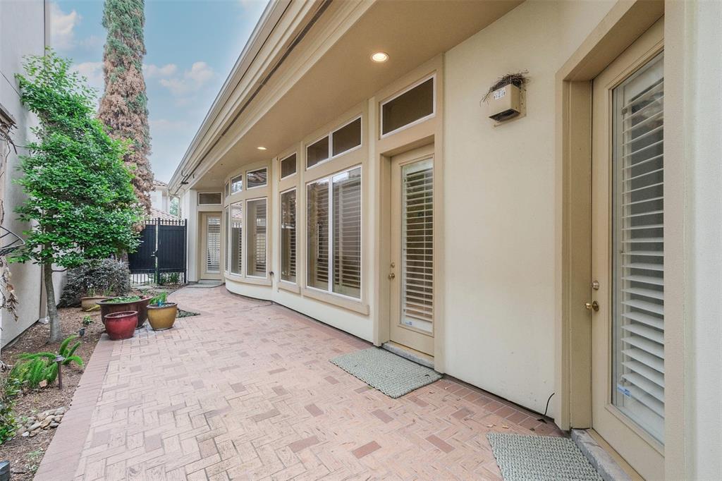 2719 2 Tudor Manor, Houston, Texas 77082, 3 Bedrooms Bedrooms, 9 Rooms Rooms,3 BathroomsBathrooms,Single-family,For Sale,Tudor,85401438