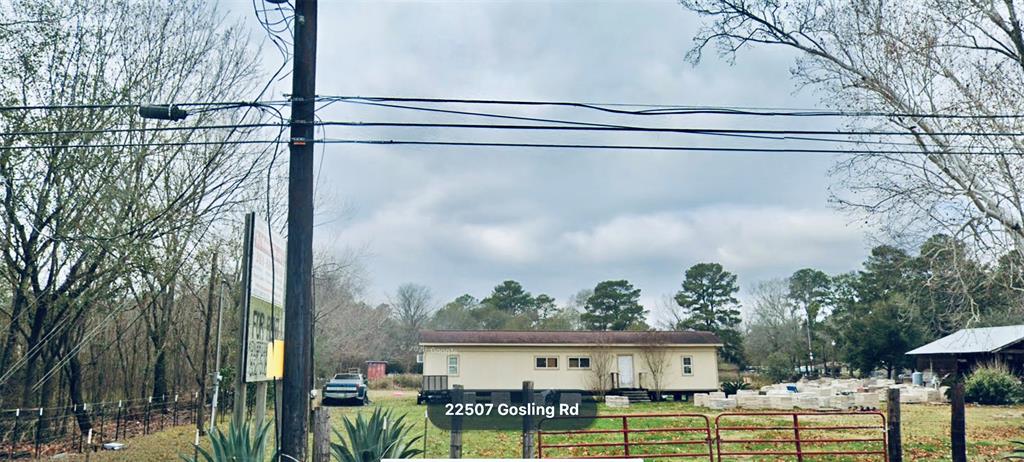 GREAT INVESTMENT OPPORTUNITY! UNRESTRICTED CORNER LOT WITH FRONTAGE ON GOSLING ROAD! 
This GOURGEUS LOT WITH ENDDLESS POSIBBLITIES is just two block from the Grand Pkwy 99, just minutes to The Woodlands & Easy Access to major Highways. Minutes from the Energy Center and the Exxon Mobil Houston Campus!