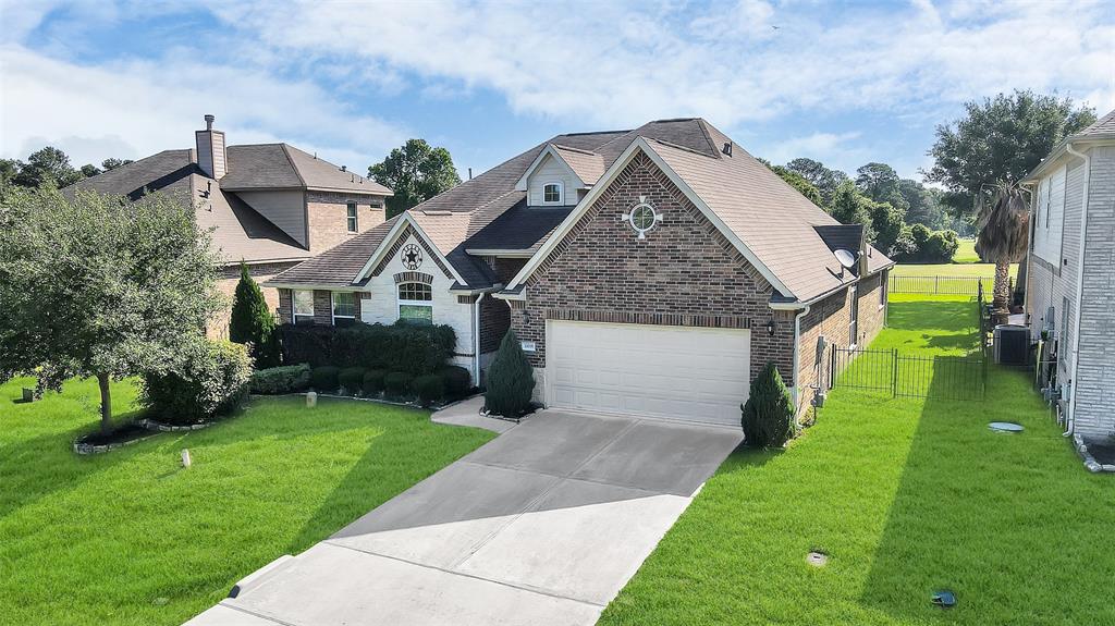 11018 S Country Club Green Drive, Tomball, TX 77375