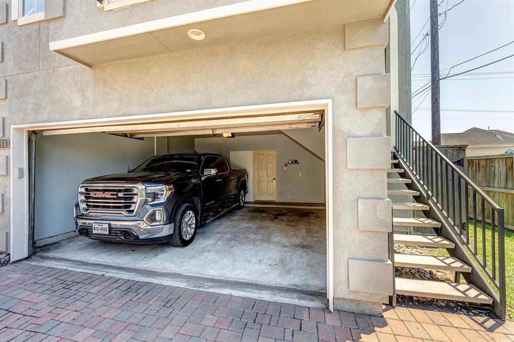 Sold: 301 Grove Street, Houston, TX 77020 | 3 Beds / 2 Full Baths